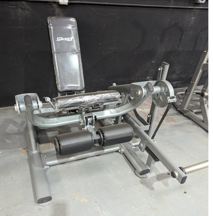 Pro Strength Leg Extension - Muscle D Fitness - Adjustable - Plate Loaded - Quads Machine