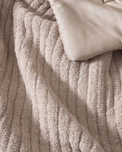 Snug Piped Comforter