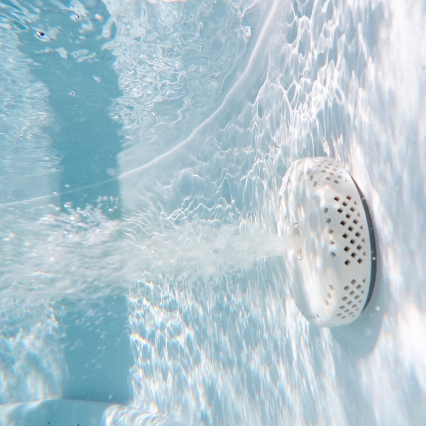 MSpa Cocoon Verto Series Six-Person Inflatable Round Hot Tub With Hydro Massage