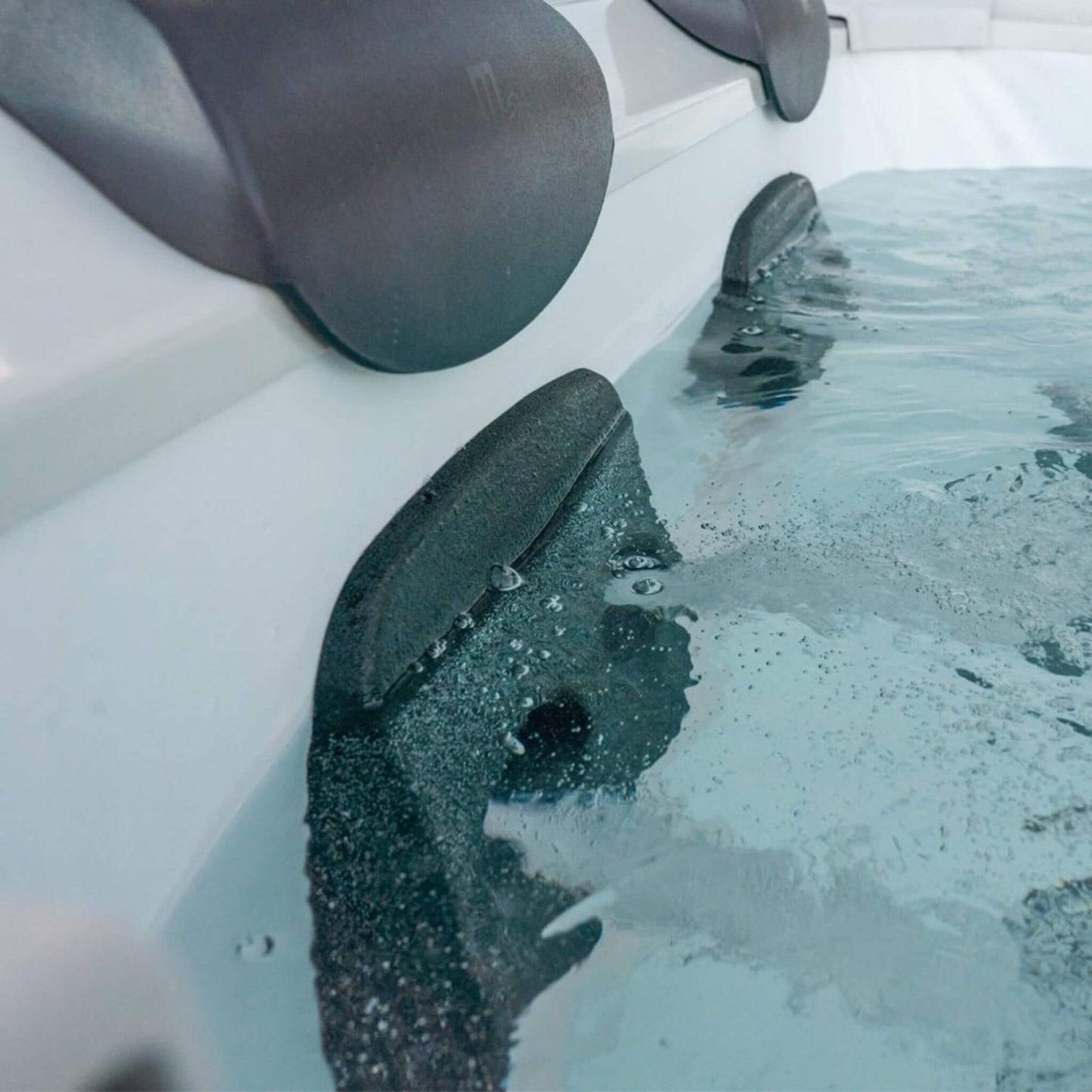 MSpa F-OS063W Oslo Supreme 6-Person 120 Jets Square Spa W/ LED Lights & Integrated App Control (SAK93516)